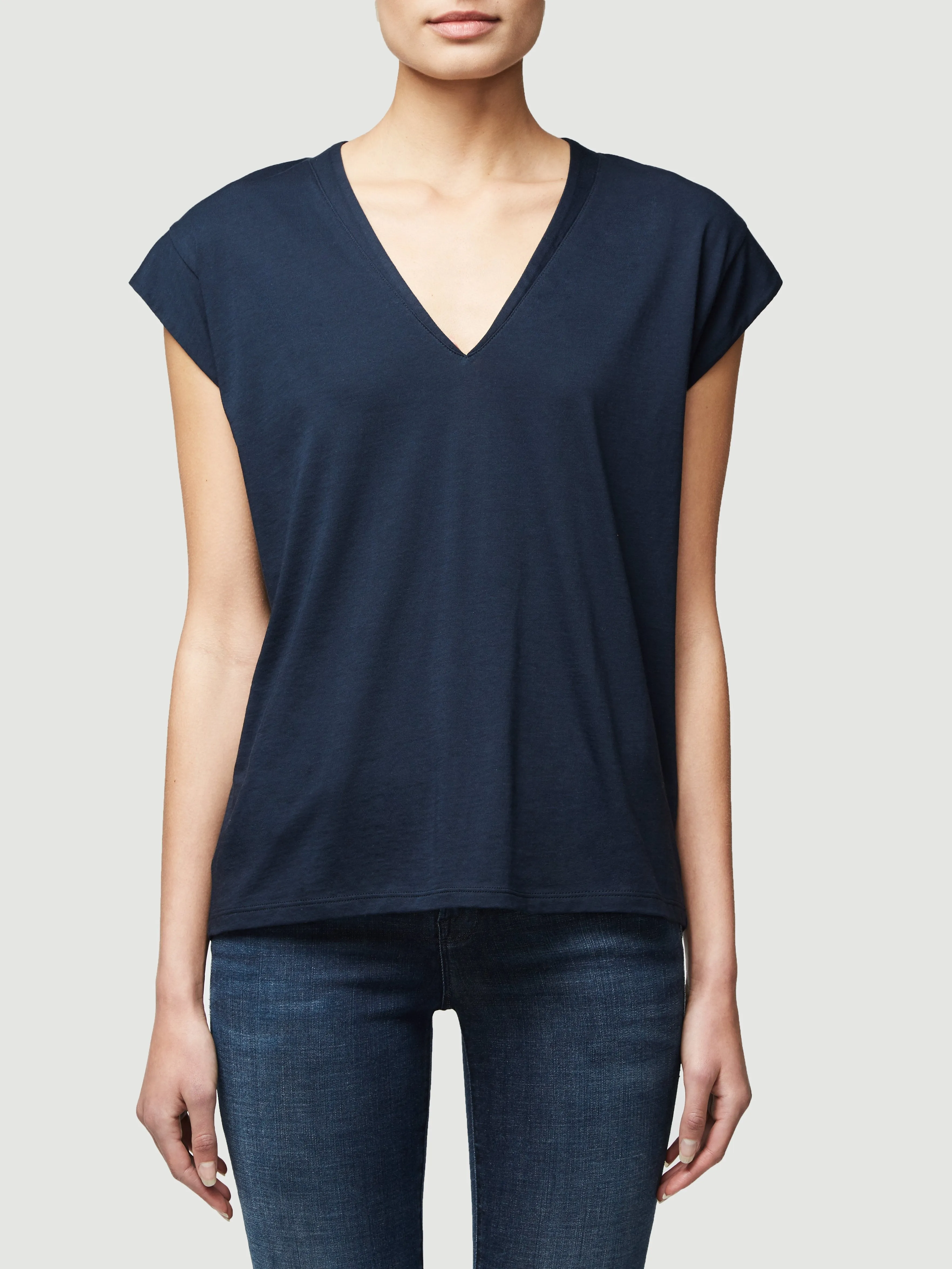 Le Mid Rise V Neck Tee -- Navy