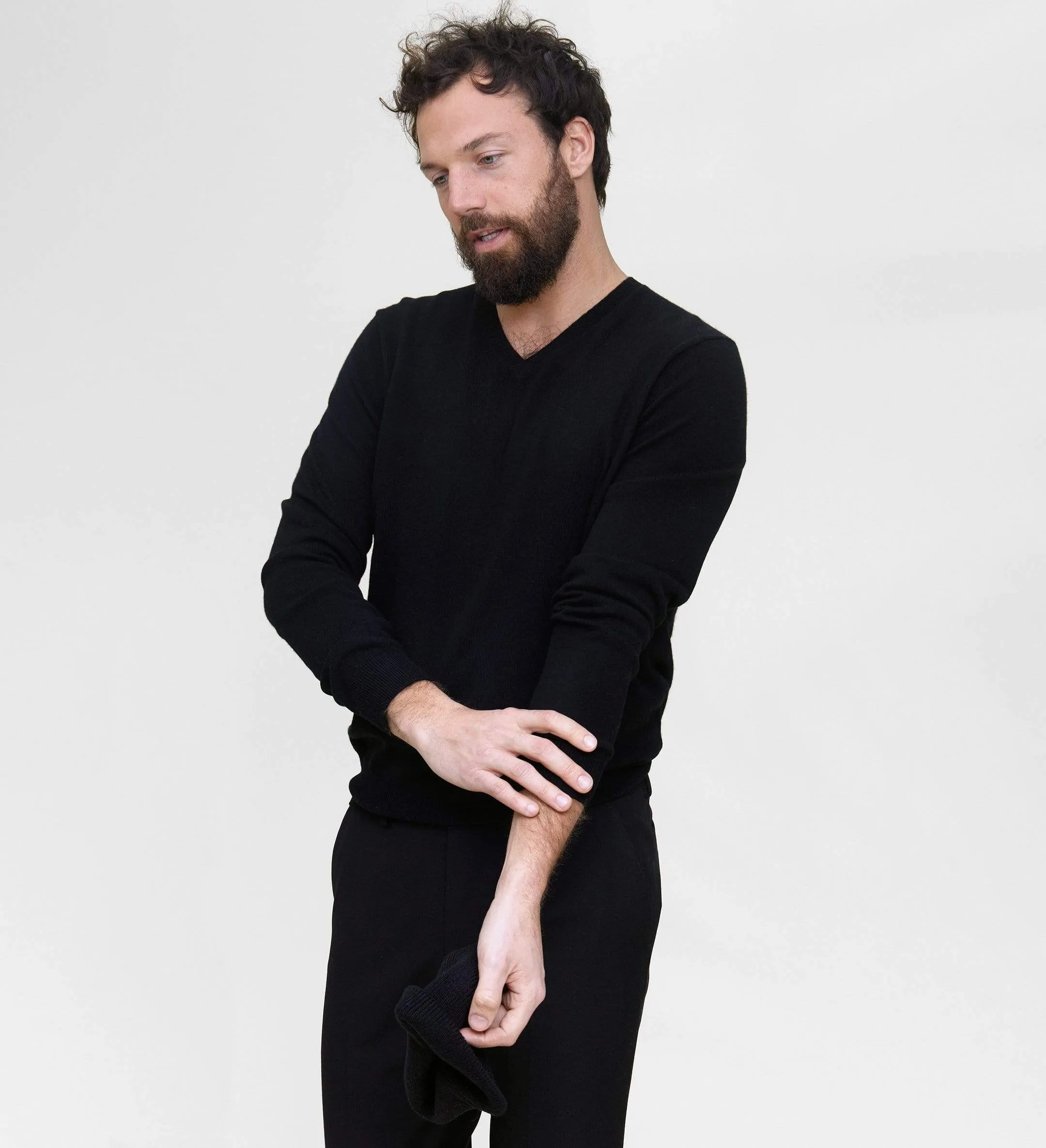 The Men's Basic V-Neck Cashmere Sweater