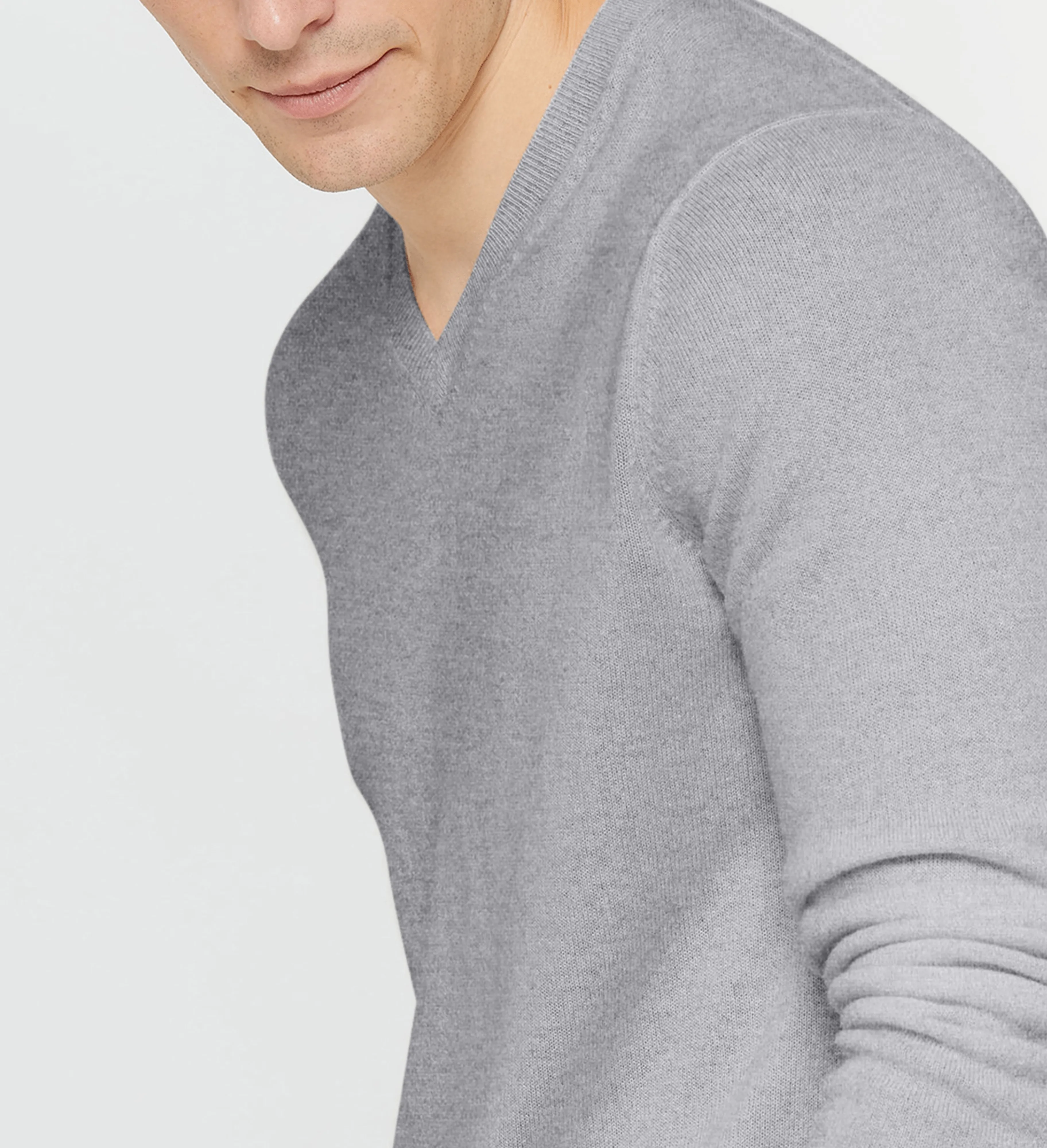 The Men's Basic V-Neck Cashmere Sweater